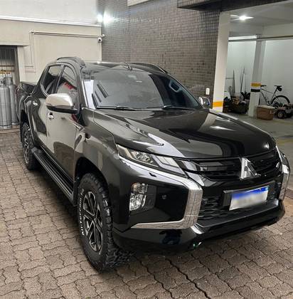 MITSUBISHI L200 TRITON 2.4 16V TURBO DIESEL SPORT HPE-S CD 4P 4X4 AUTOMÁTICO MITSUBISHI L200 TRITON 2.4 16V TURBO DIESEL SPORT HPE-S CD 4P 4X4 AUTOMÁTICO